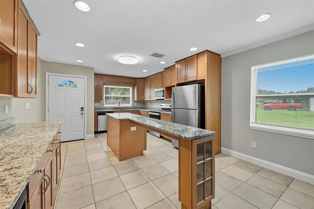 28042 Lois Drive Tavares FL 32778