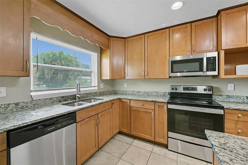 28042 Lois Drive Tavares FL 32778