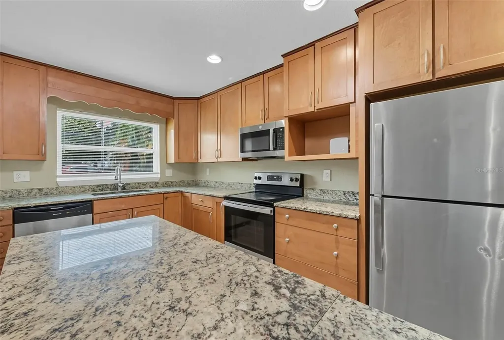 28042 Lois Drive Tavares FL 32778