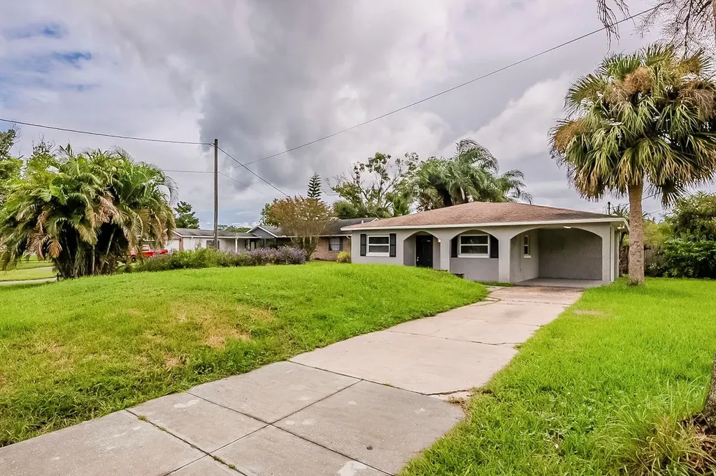 28042 Lois Drive Tavares FL 32778