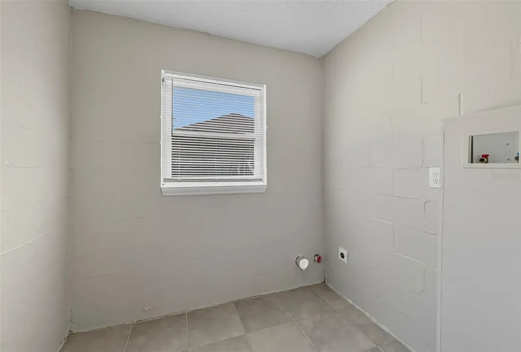 28042 Lois Drive Tavares FL 32778