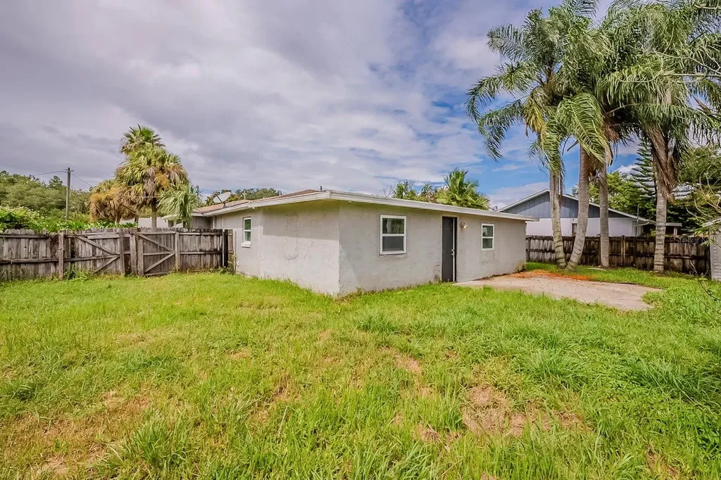 28042 Lois Drive Tavares FL 32778