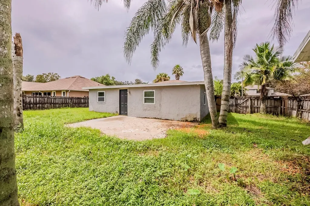 28042 Lois Drive Tavares FL 32778