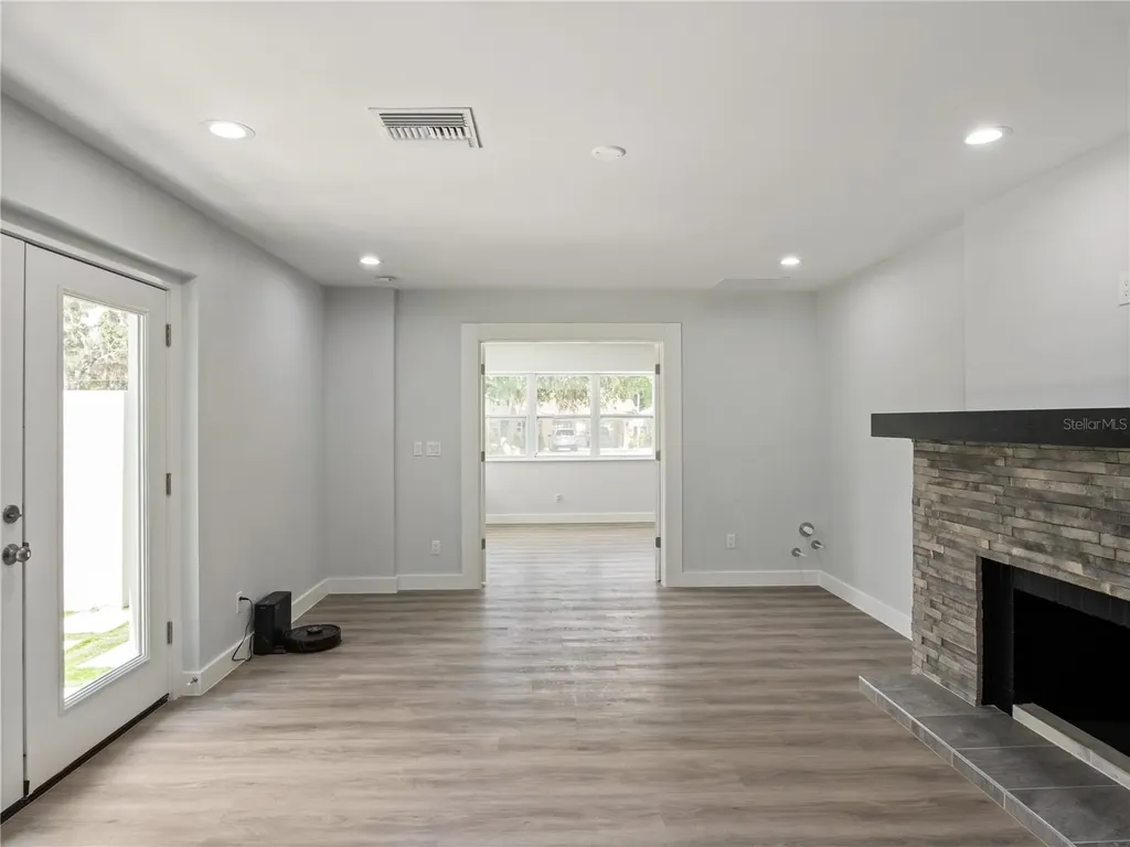 1190 W Lakeshore Drive Clermont FL 34711