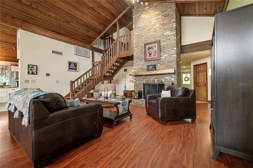 285 Lakeview Drive Tarpon Springs FL 34689
