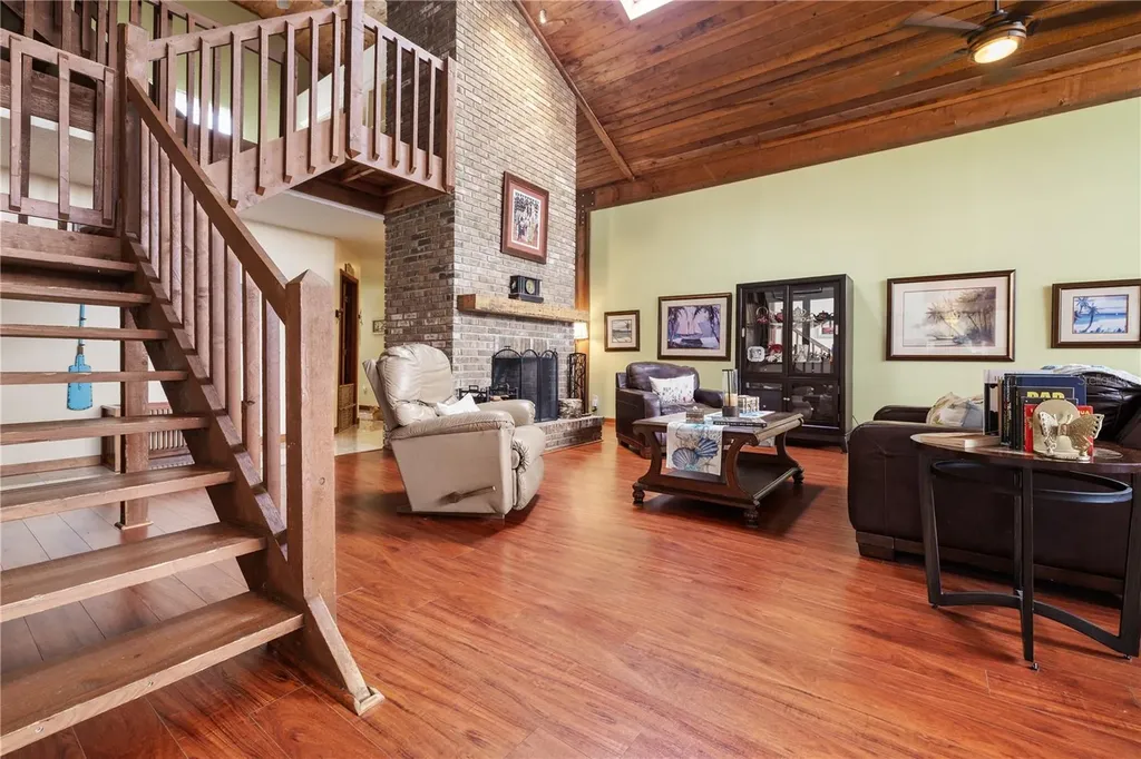 285 Lakeview Drive Tarpon Springs FL 34689