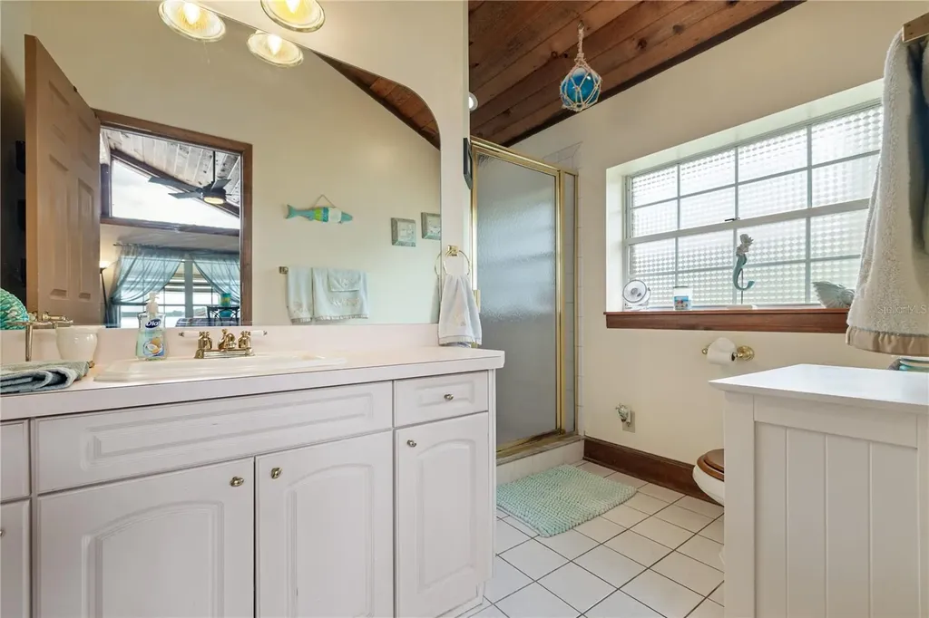 285 Lakeview Drive Tarpon Springs FL 34689