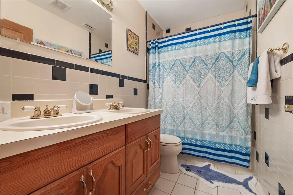285 Lakeview Drive Tarpon Springs FL 34689