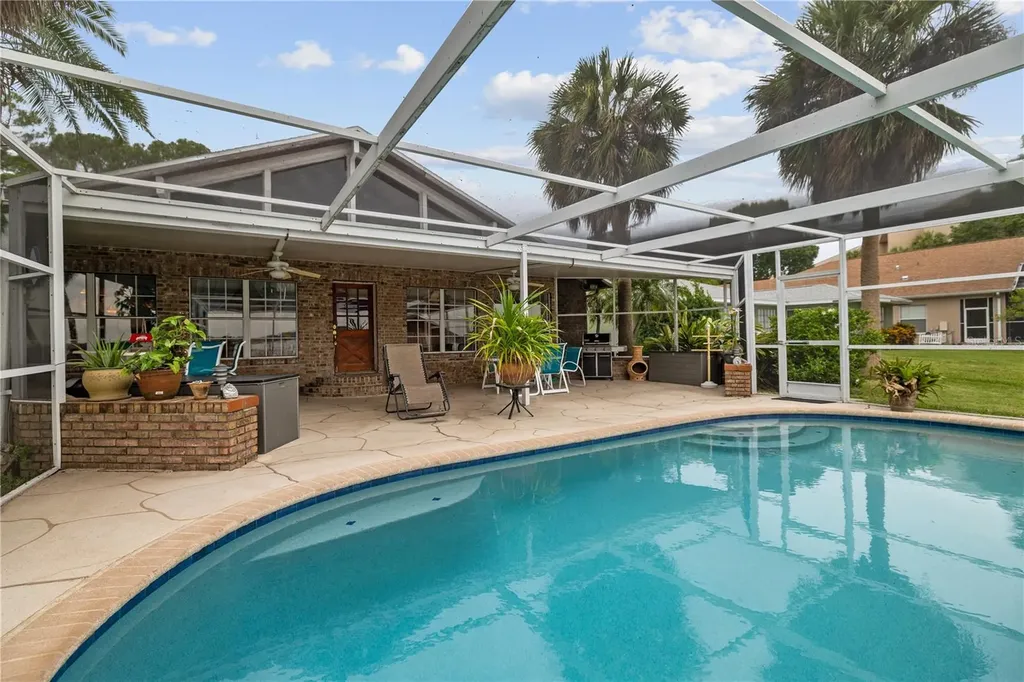 285 Lakeview Drive Tarpon Springs FL 34689
