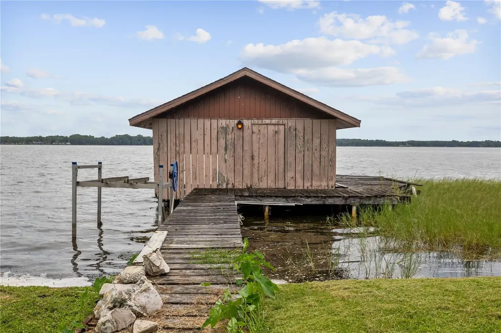 285 Lakeview Drive Tarpon Springs FL 34689