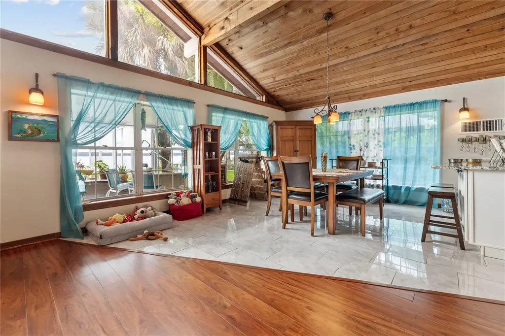 285 Lakeview Drive Tarpon Springs FL 34689
