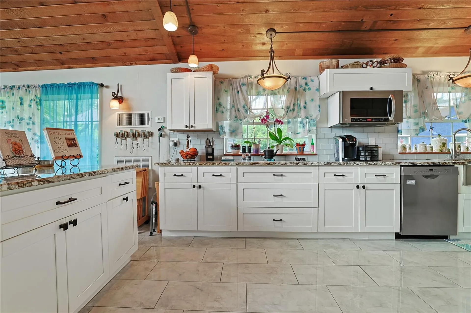 285 Lakeview Drive Tarpon Springs FL 34689