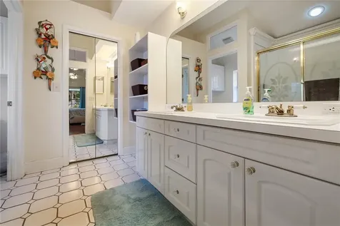 285 Lakeview Drive Tarpon Springs FL 34689