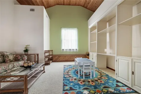 285 Lakeview Drive Tarpon Springs FL 34689