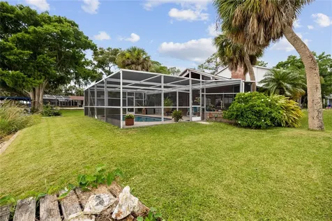 285 Lakeview Drive Tarpon Springs FL 34689