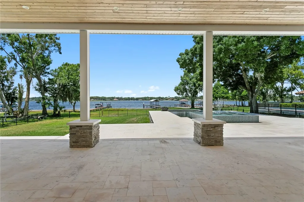 14802 Lake Magdalene Circle Tampa FL 33613