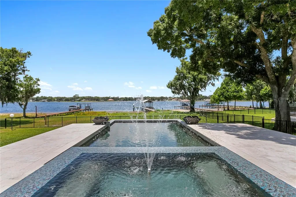 14802 Lake Magdalene Circle Tampa FL 33613