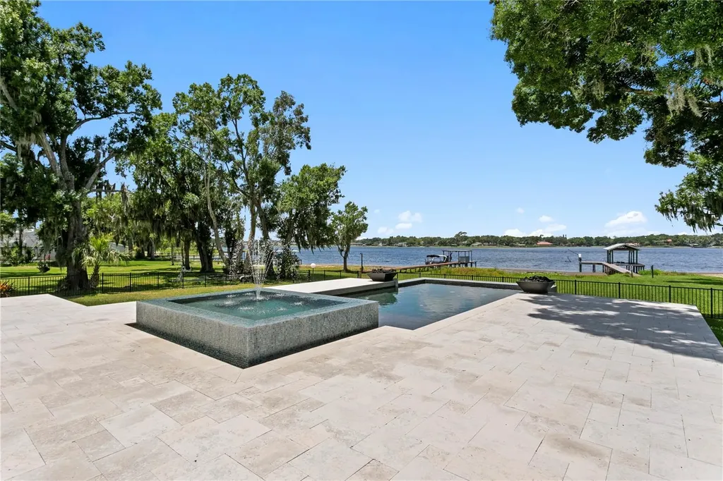 14802 Lake Magdalene Circle Tampa FL 33613