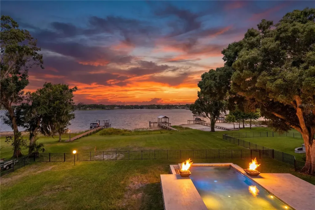 14802 Lake Magdalene Circle Tampa FL 33613