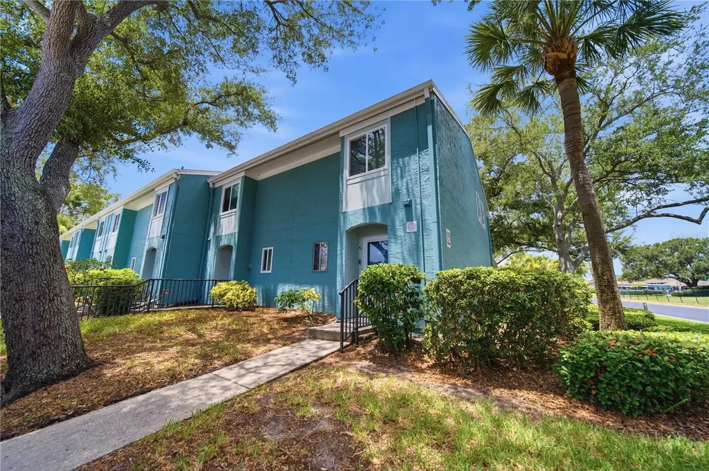 182 115th Avenue N St Petersburg FL 33716