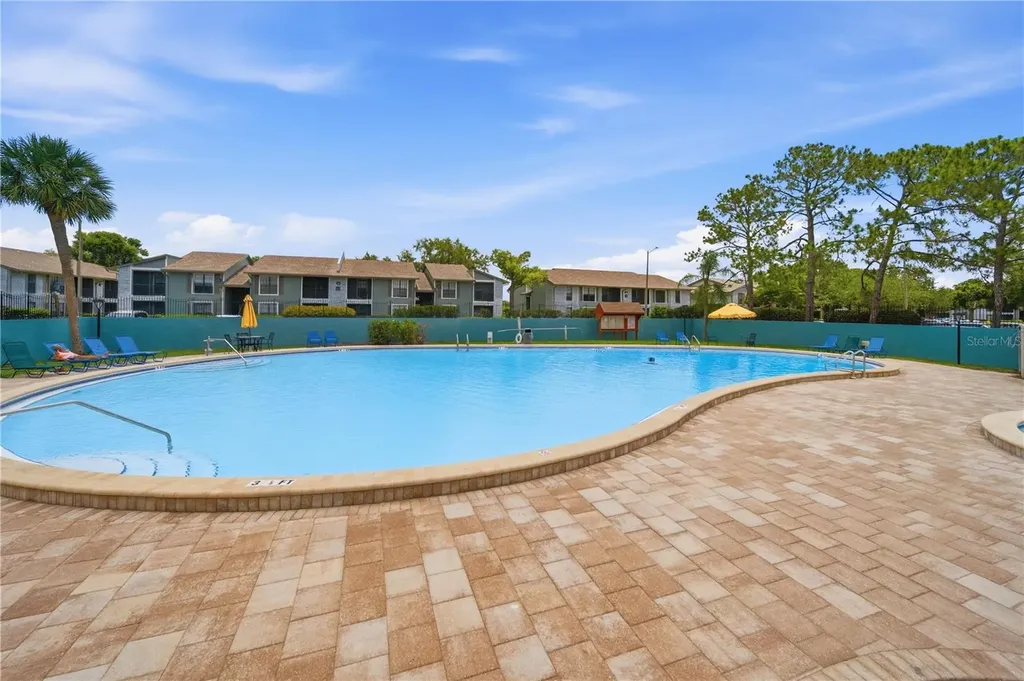 182 115th Avenue N St Petersburg FL 33716