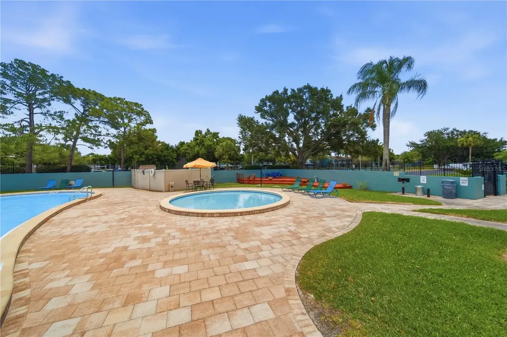 182 115th Avenue N St Petersburg FL 33716
