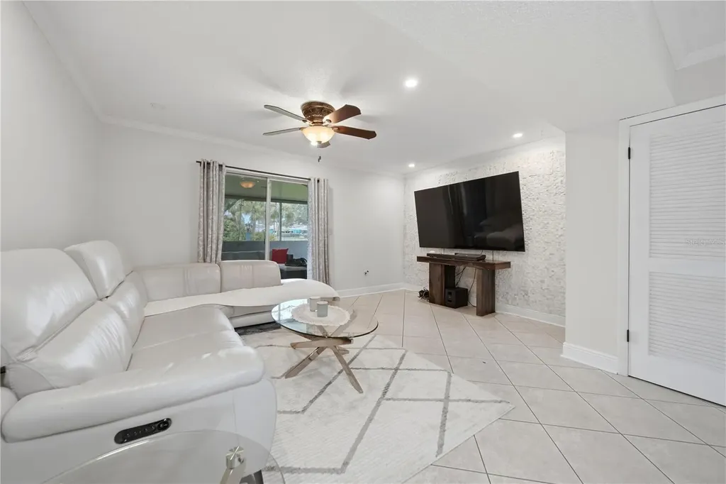 182 115th Avenue N St Petersburg FL 33716