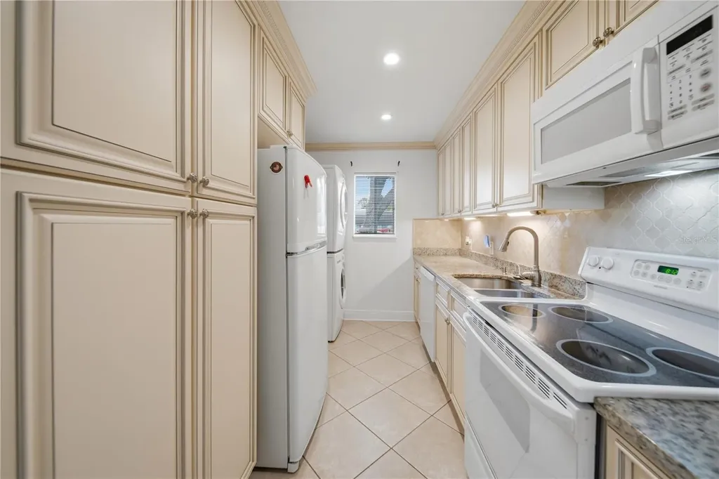 182 115th Avenue N St Petersburg FL 33716