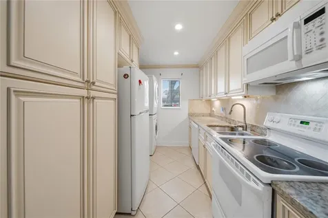 182 115th Avenue N St Petersburg FL 33716