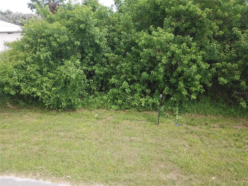 1743 SE Manth Lane Port St Lucie FL 34983
