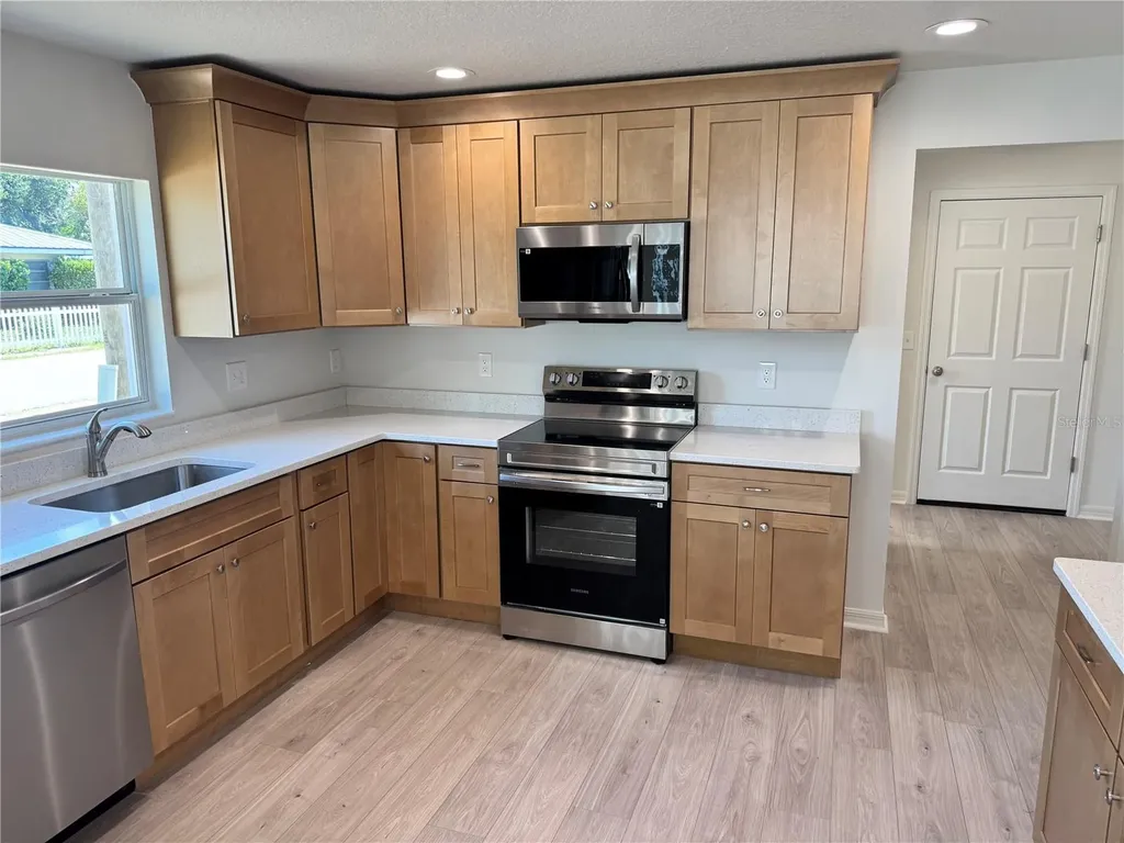 6024 12th Street Zephyrhills FL 33542