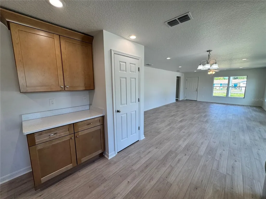 6024 12th Street Zephyrhills FL 33542