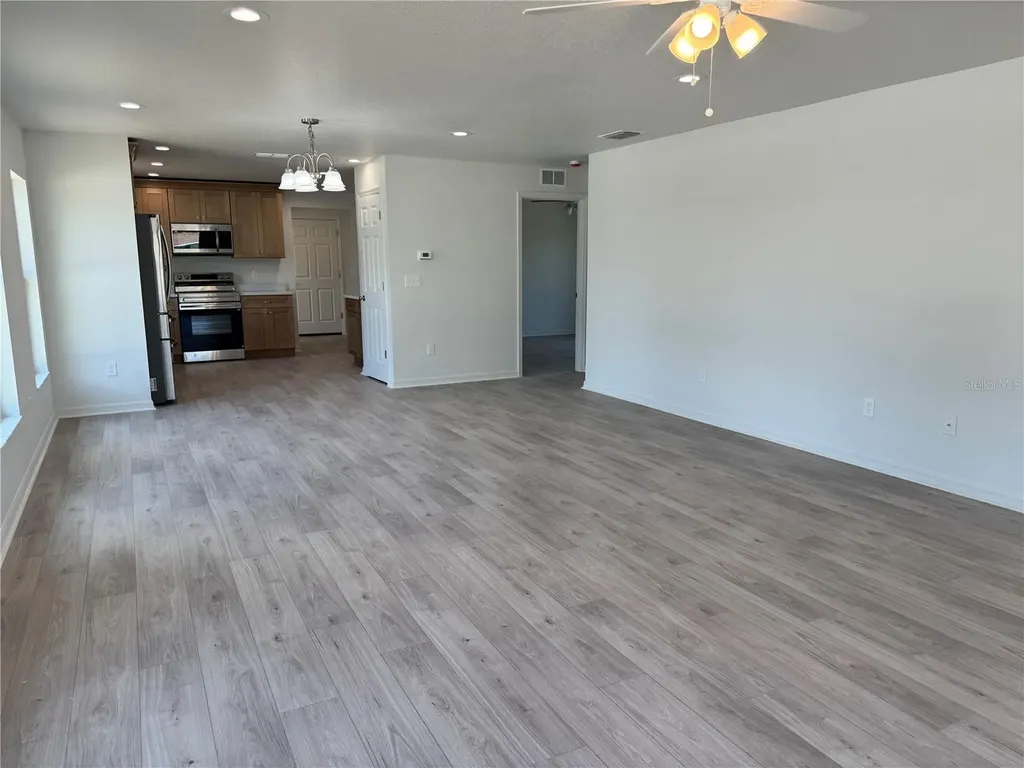 6024 12th Street Zephyrhills FL 33542