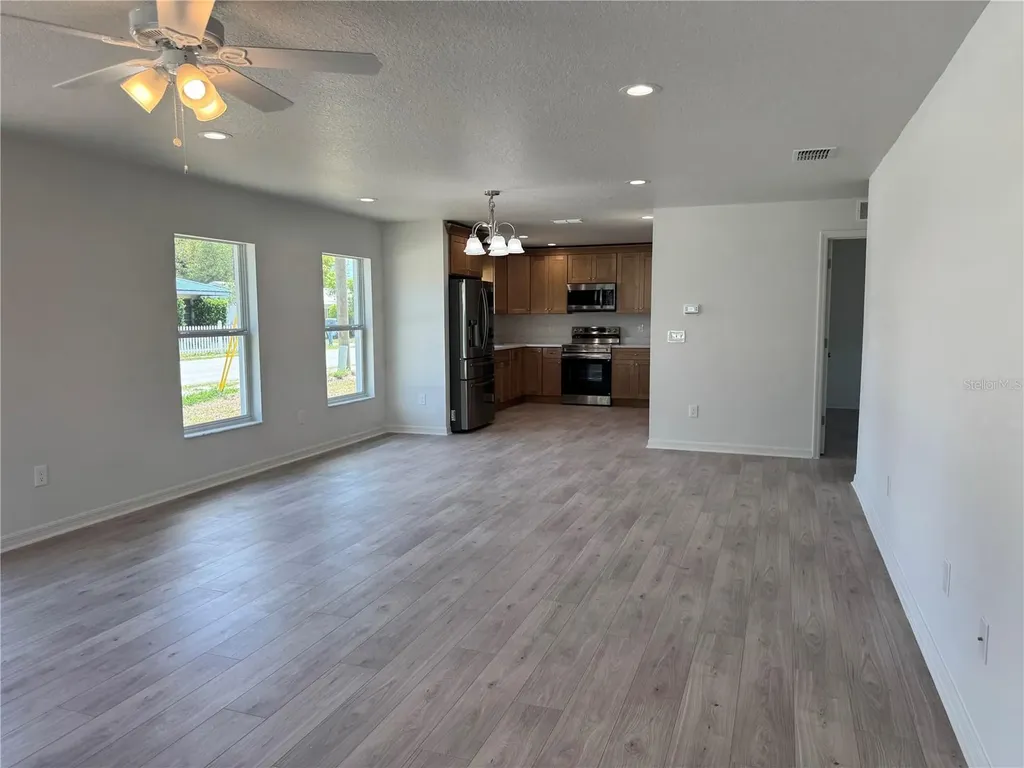 6024 12th Street Zephyrhills FL 33542