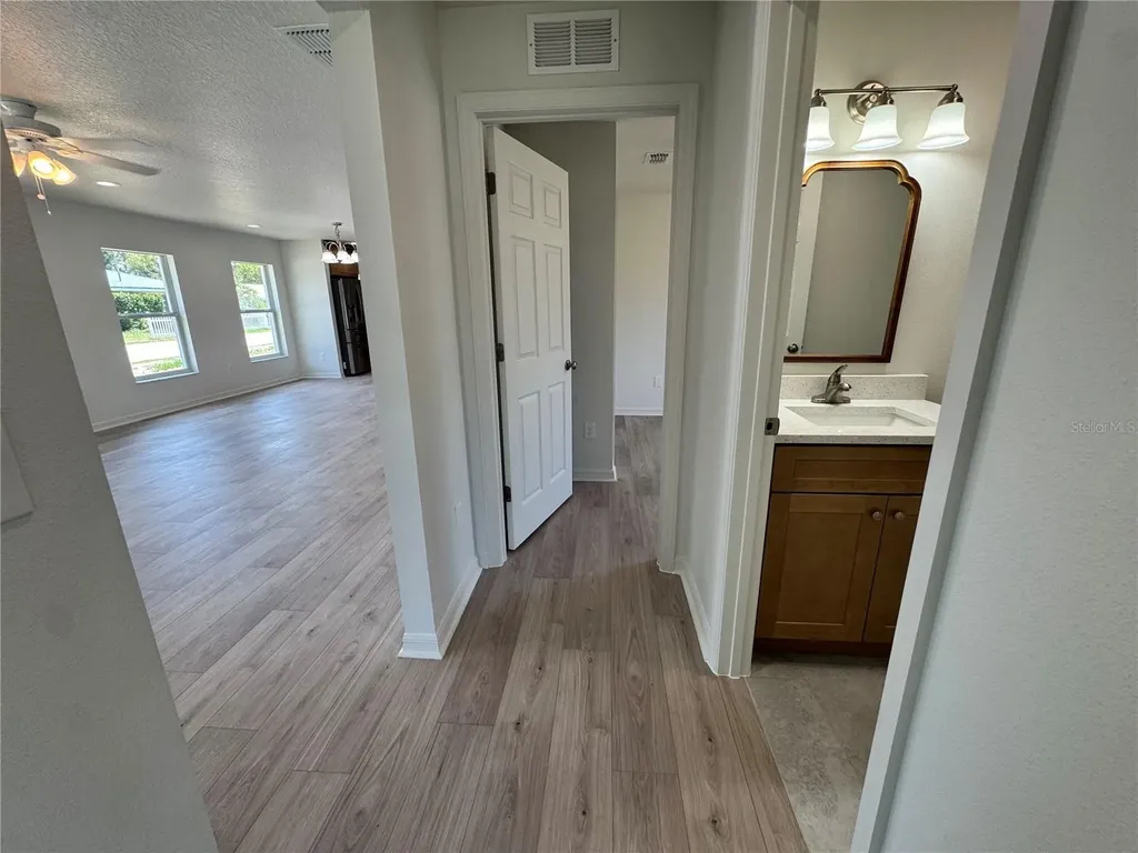 6024 12th Street Zephyrhills FL 33542