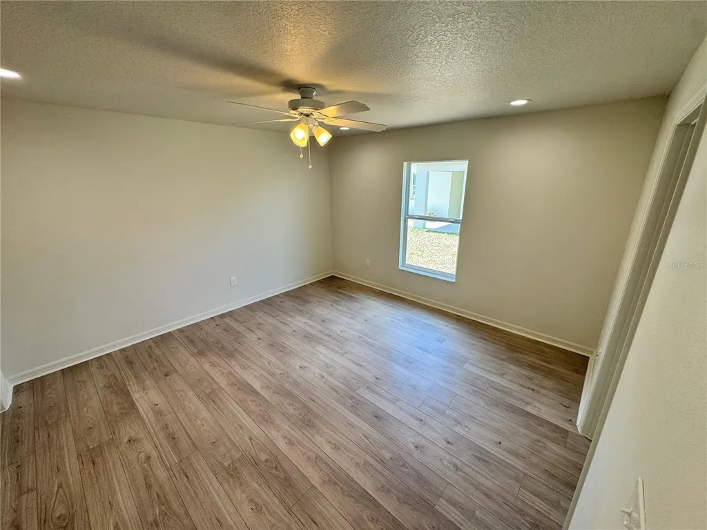6024 12th Street Zephyrhills FL 33542