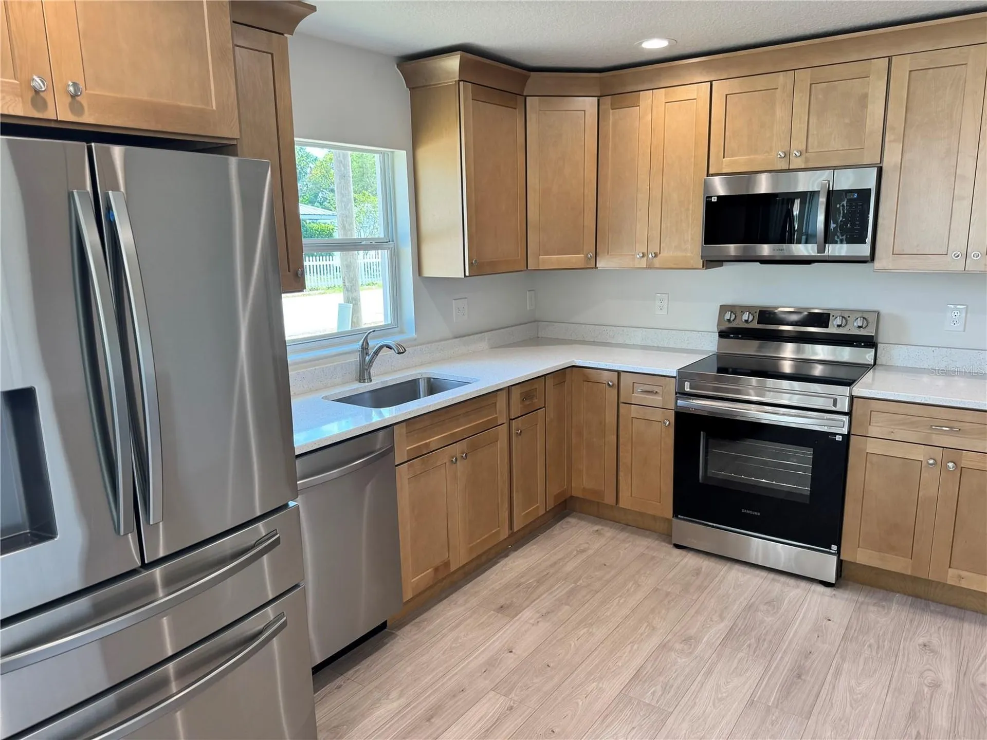 6024 12th Street Zephyrhills FL 33542