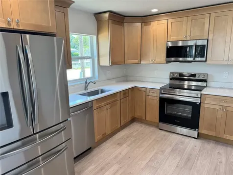 6024 12th Street Zephyrhills FL 33542