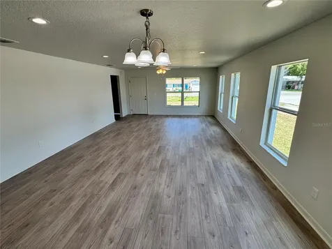 6024 12th Street Zephyrhills FL 33542