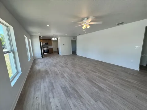 6024 12th Street Zephyrhills FL 33542