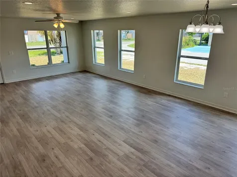 6024 12th Street Zephyrhills FL 33542