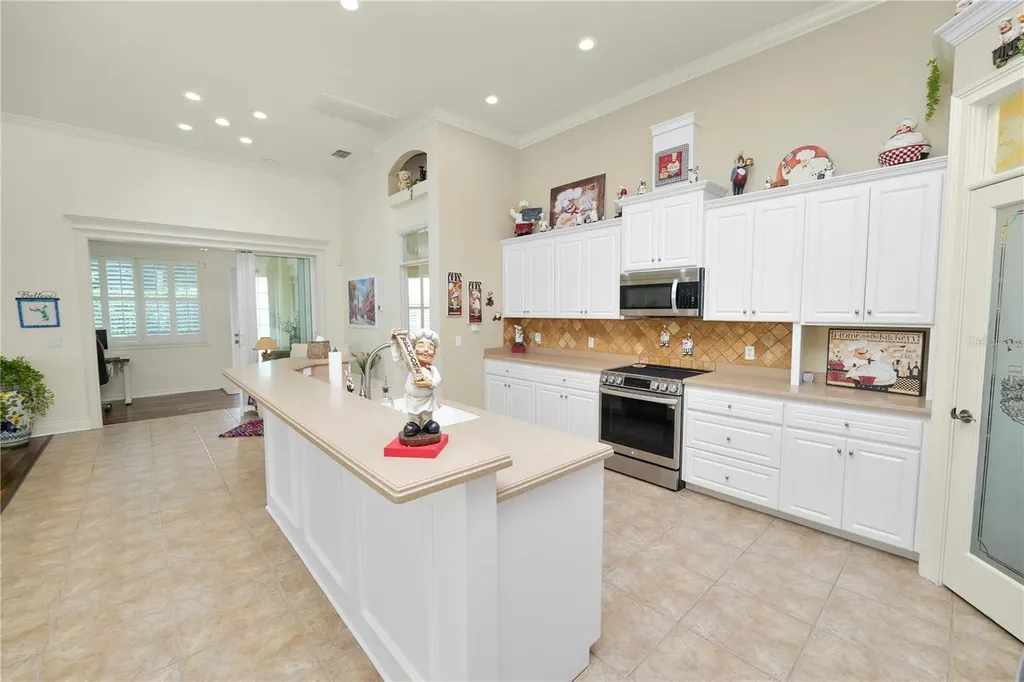 2356 Lake James Way Lakeland FL 33810