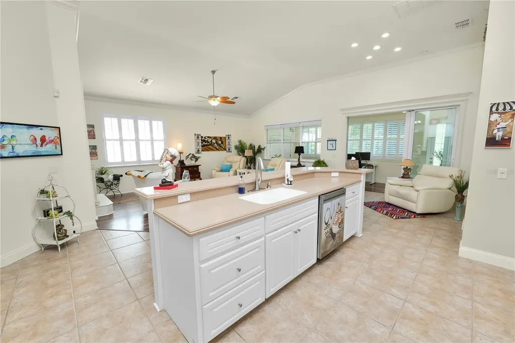 2356 Lake James Way Lakeland FL 33810