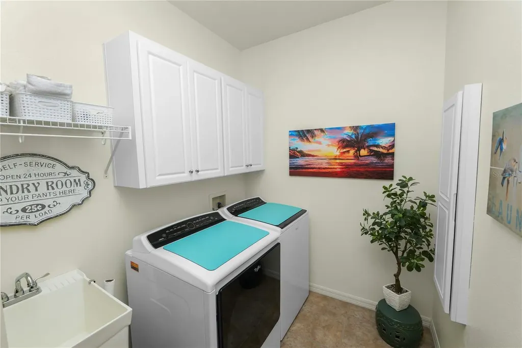 2356 Lake James Way Lakeland FL 33810