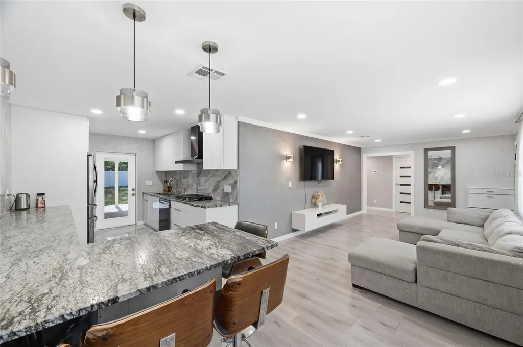 15549 Newport Road Clearwater FL 33764