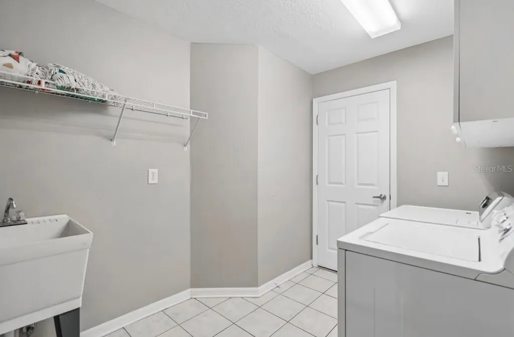 4734 Whispering Wind Avenue Tampa FL 33614