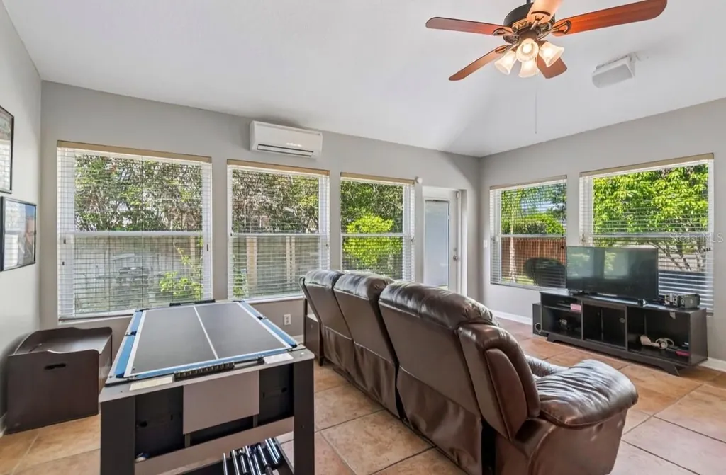 4734 Whispering Wind Avenue Tampa FL 33614