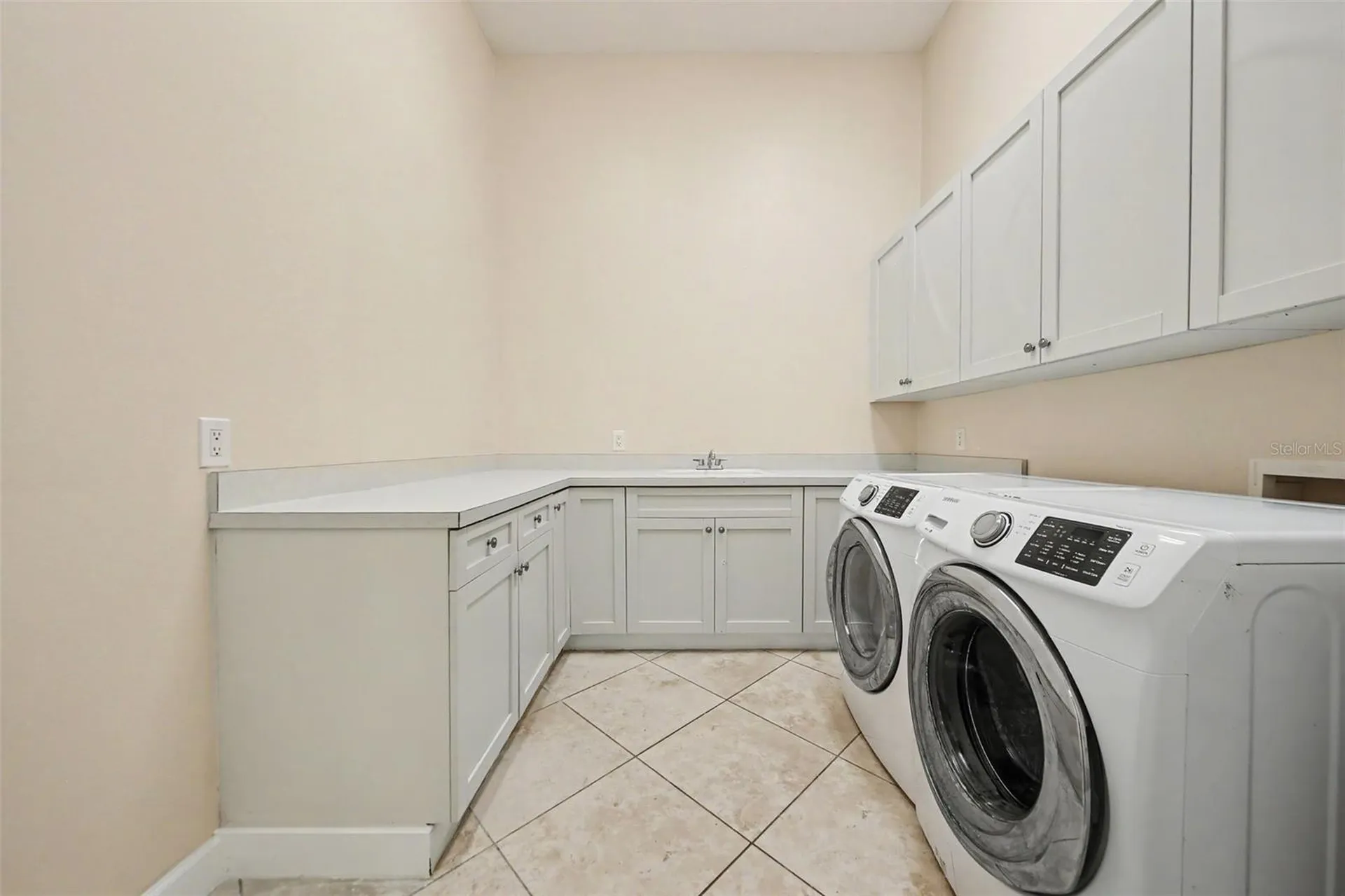 8219 Livorno Drive Orlando FL 32836