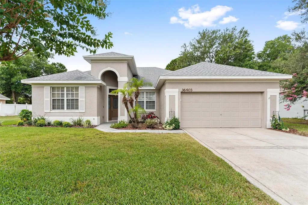 36403 Grand Island Oaks Circle Grand Island FL 32735