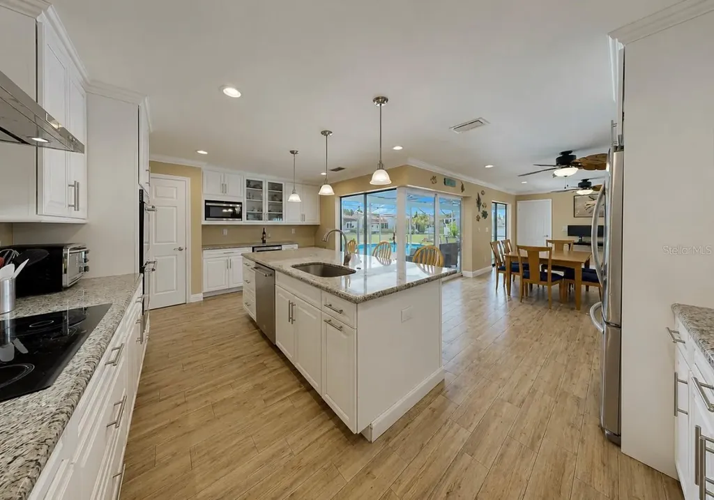 6301 Cottonwood Lane Apollo Beach FL 33572